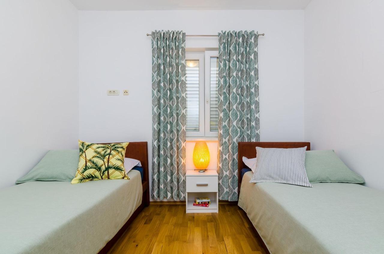 Private Garden Apartment Дубровник Екстер'єр фото